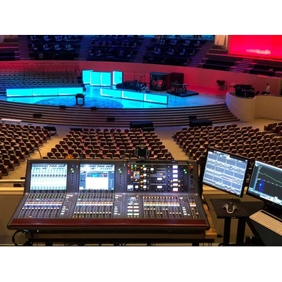 Yamaha PM10 FOH console