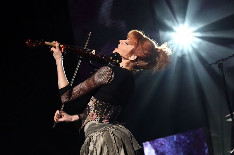 Violin Sensation Lindsey Stirling plays Yamaha