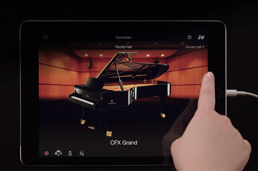 RICH VARIETY OF BUILT-IN SONGS, AND INTUITIVE OPERATION WITH SMART PIANIST APP